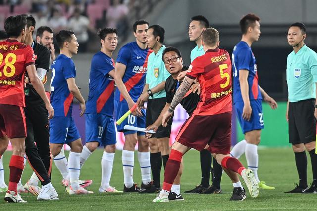 杨毅：预测雷霆4-2湖人 戴格诺特看着我詹表演 咋打都跳不出这圈